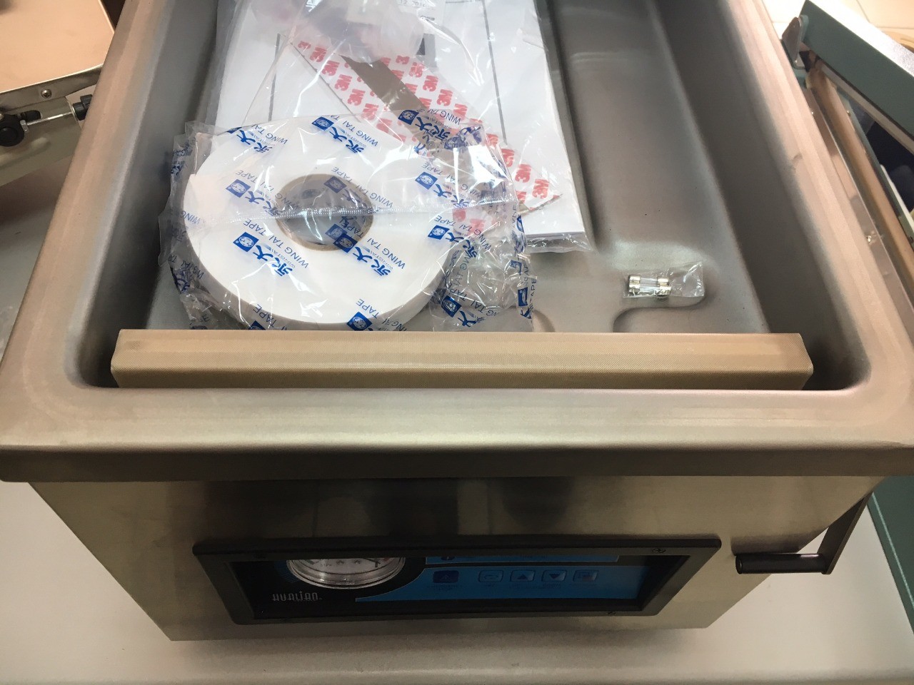 Вакуумный упаковщик Hualian HVC-260T/1A (DZ-260/PD) нерж. от экспертов компании ПРОФВАКУУМ